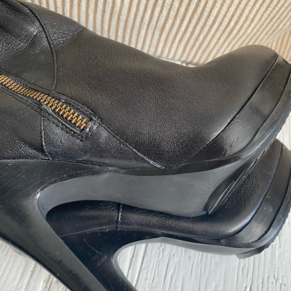 MICHAEL KORS Heels women’s boots, size 7.